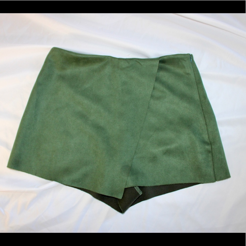 Vestique Suede Army Green Skort 💚